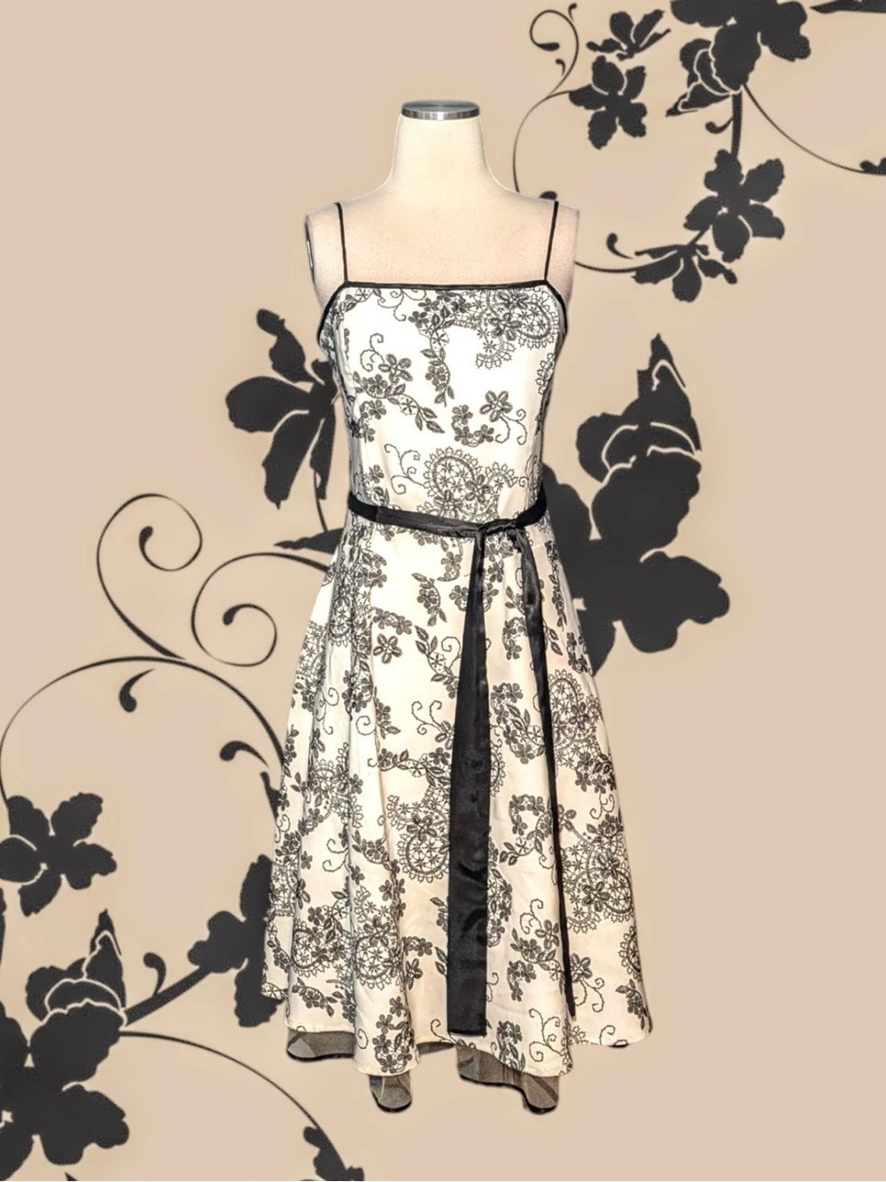 Dress Barn White & Black Formal Sleeveless Prom Dress